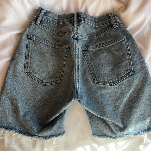 Agolde rumi shorts ! Darts added by the waist for a better fit - Picture 3 of 6